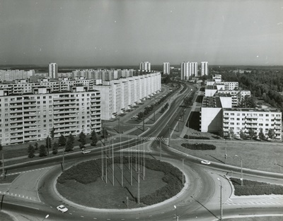 Väike-Õismäe elamurajoon Tallinnas, vaade ringristmikule ja hoonestusele  duplicate photo