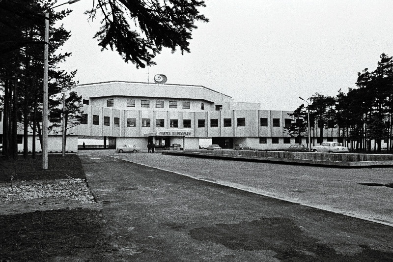 Vaade restoranile "Pirita" ja rannahoonele.