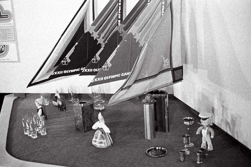 Eesti NSV Spordimuuseumi kogudest korraldatud olümpiameenete näitus Kiek in de Kökis.
