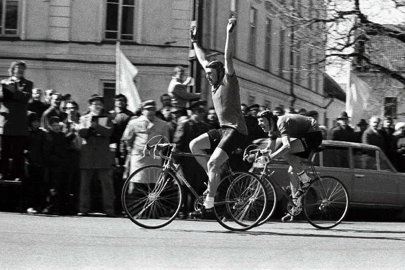 Eesti NSV 1980.a. tänavasõidu meister Aavo Pikkuus.