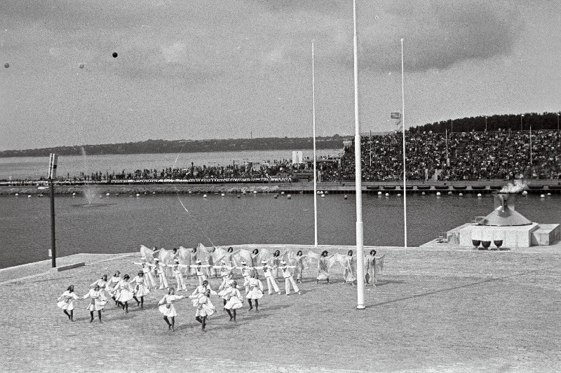 XXII olümpiamängude purjeregati avatseremoondial Pirital esineb koreograafiaansambel "Pähklipureja".