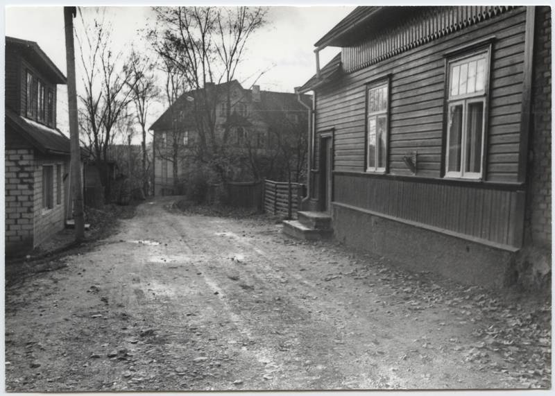 foto, Viljandi, Supeluse tn, Supeluse 12/Roosi 6 maja, oktoober 1983, foto E. Veliste