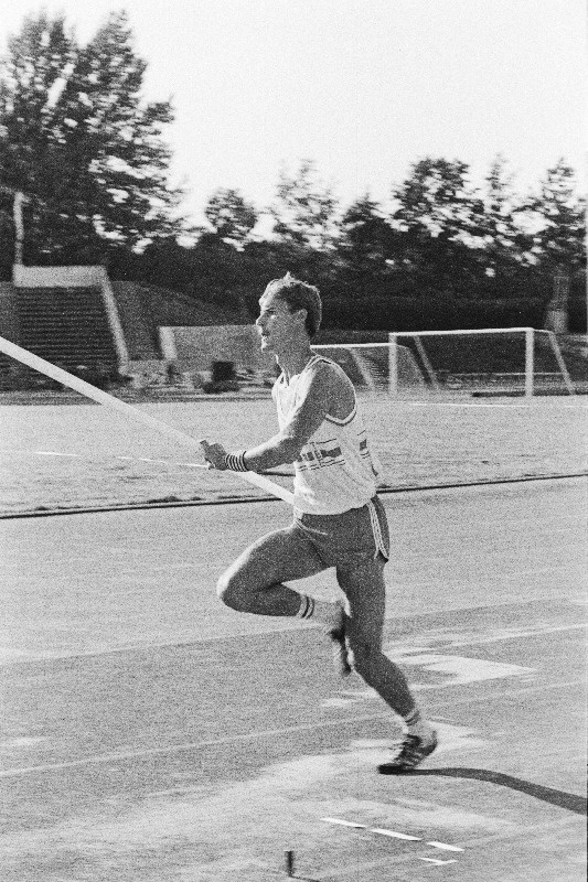 Eesti NSV kergejõustiku meistrivõistlustel teivashüppes Eesti rekordi püstitanud Sven Reintak.