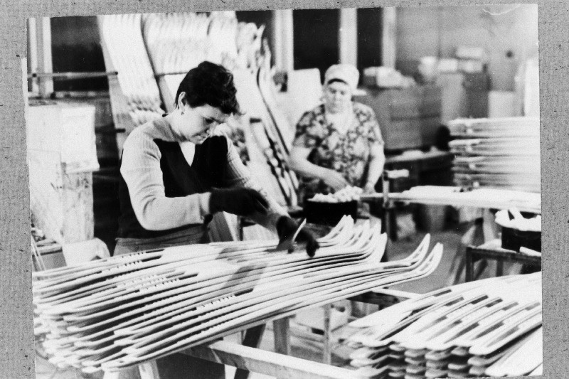 Puidutöötlemiskombinaadi "Viisnurk" suusatsehhi markeerija Tatjana Messojedova.