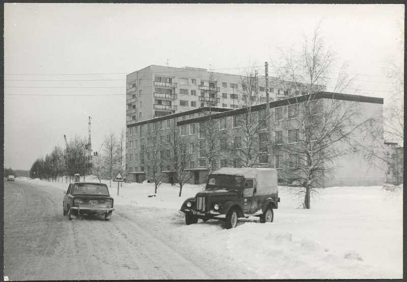 foto, Viljandi, Männimäe elurajoon, Riia mnt 71 ja 81, auto Villis, talv 1978, foto E. Veliste