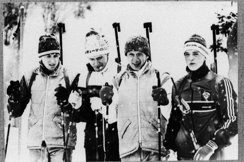 Eesti NSV laskesuusatamise meistrivõistlustel võitjaks tulnud "Dünamo" I meeskond (vasakult) Kalju Ojaste, Martti Parve, Urmas Piirisoo ja Urmas Kaldvee.