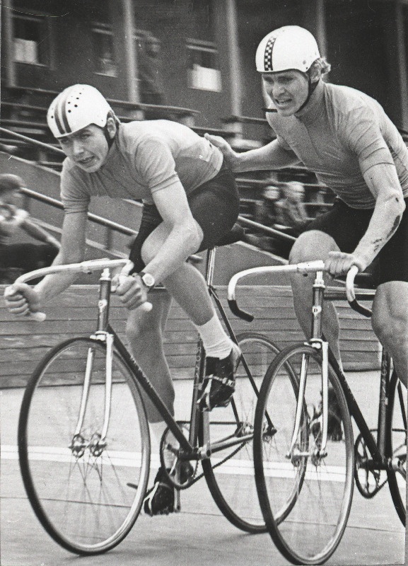 Jalgratturid Oleg Ljadov ja Jaanus Kuum.