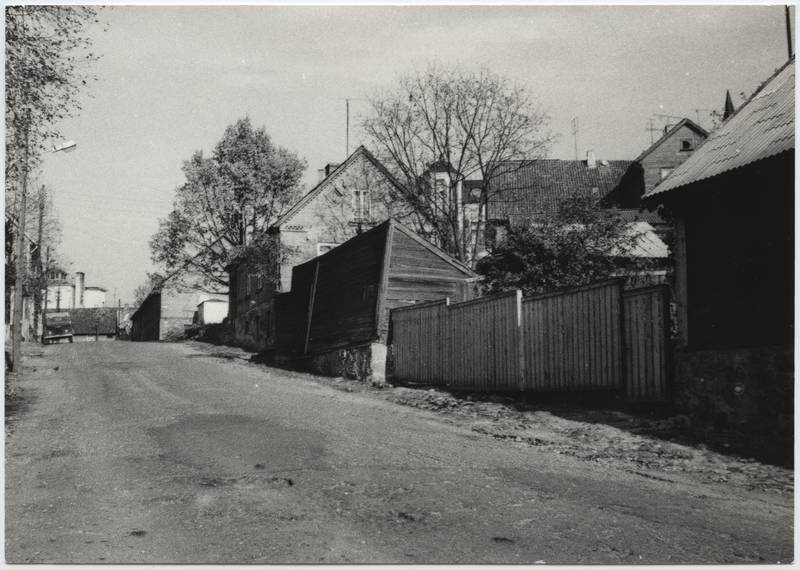 foto, Viljandi, Mäe tn 5, 3, hooned haigla vastas, 1979, foto E. Veliste