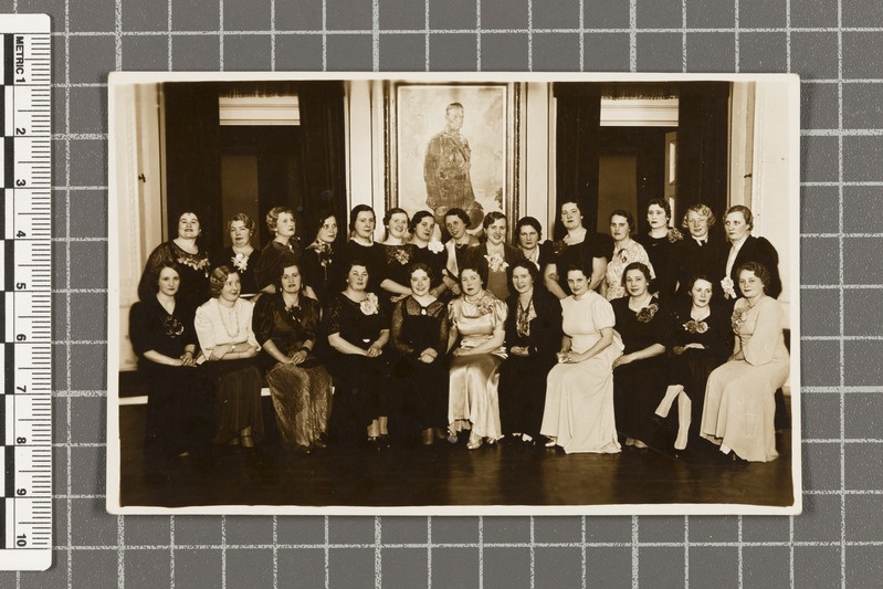 Naiskodukaitse koosviibimine klubis