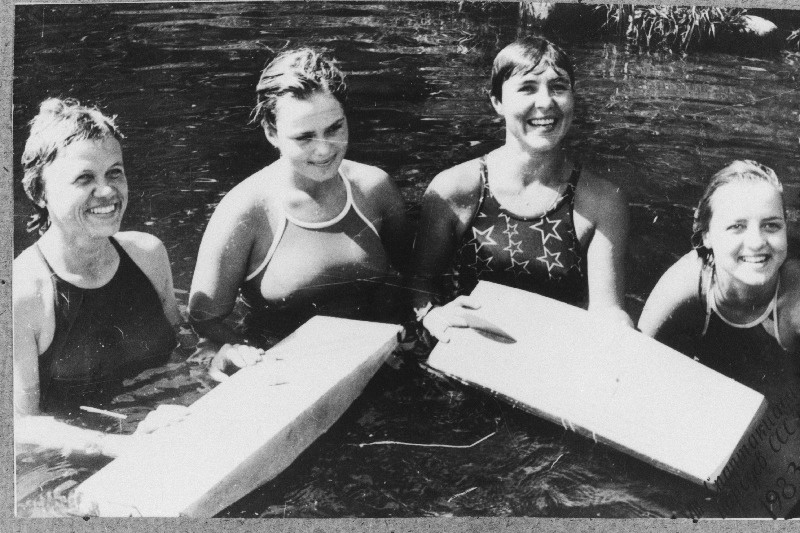NSV Liidu rahvaste VIII suvespartakiaadil kuldmedali võitnud naiskond (vasakult) Kiira Parve, Aini Leik, Katrin Viikant ja Tiina Krutov.