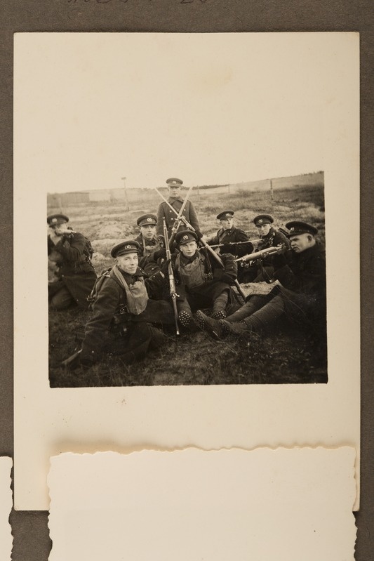 Auto-tanki rügemendi ajateenijad