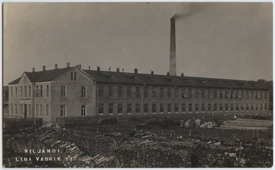 fotopostkaart, Viljandi, Lossi tn- Uue tn nurk, linavabrik, küttepuuaed, u 1920, foto J. Riet  duplicate photo