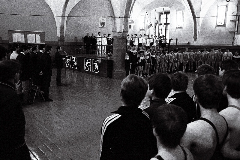 Spordiühingu "Kalev" raskejõustikukooli avamisel Rataskaevu tänav 15 asuvas spordihoones kõneleb "Kalevi" Vabariikliku Nõukogu esimees Tõnu Murašev.