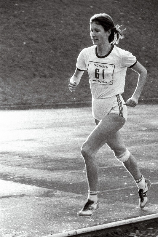 Keskmaajooksjate seeriavõistlusel 1500 m jooksu võitja Lea Vakra.