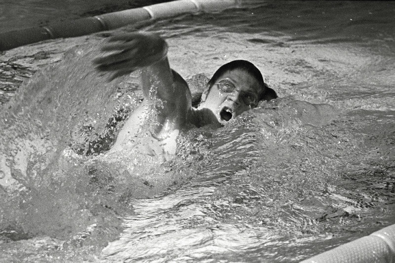 Eesti NSV ujumismeistrivõistlustel 200m kompleks- ja 1500m vabaujumises vabariigi rekordid püstitanud Artur Tikerbär.