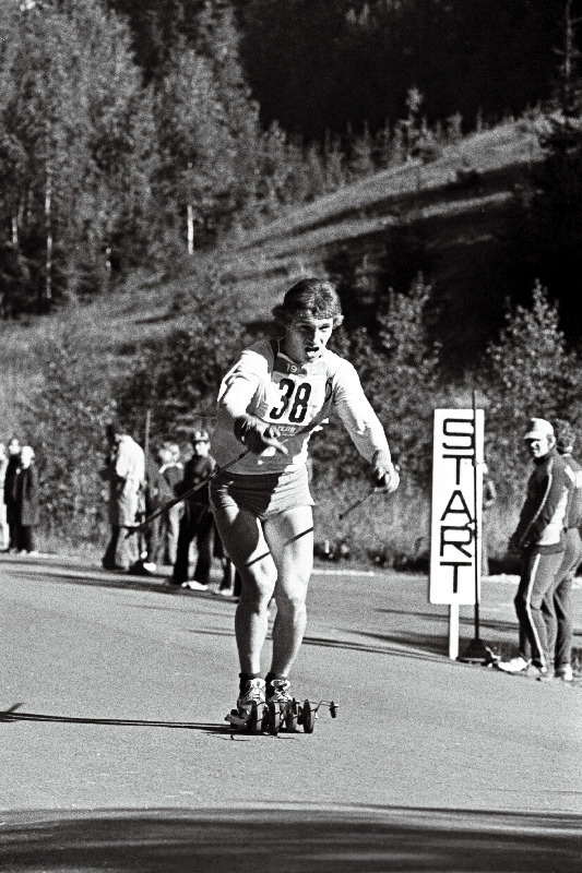 Üleliidulistel esivõistlustel kahevõistluses 15km rattassuusatamises esikoha võitnud TRÜ kehakultuuriteaduskonna üliõpilane Fjodor Koltšin rajal.