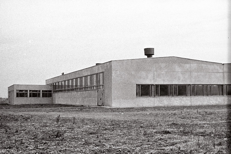 Spordiühingu "Jõud" Niitvälja ratsaspordibaasi välisvaade.