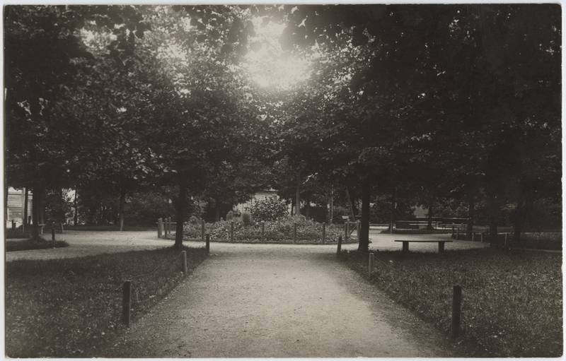 fotopostkaart, Viljandi, Lastepark, ümar lillepeenar, piirdeaed, u 1925