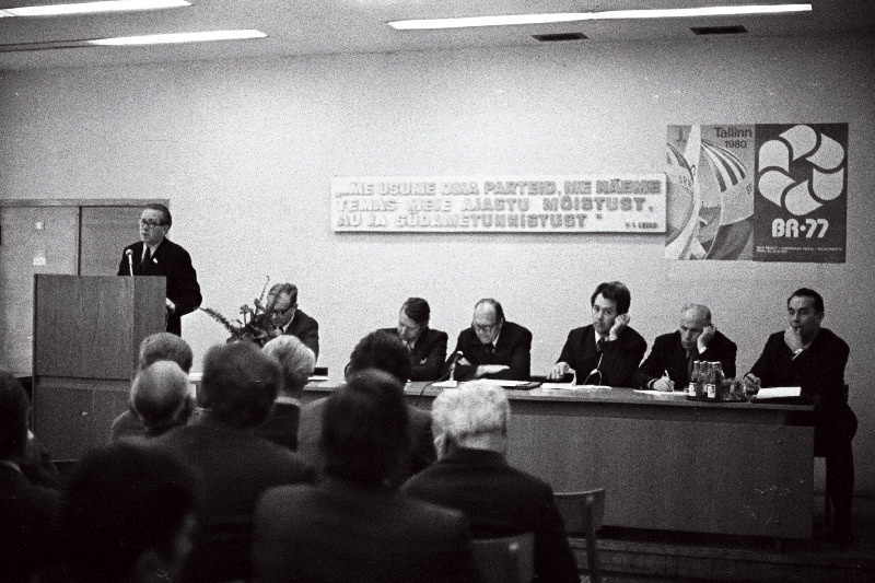 1980.a. olümpiamängude purjeregati ja 29. Balti regati organiseerimiskomitee ühisel koosolekul esineb ettekandega Tallinna Linna TSN Täitevkomitee esimees Ivar Kallion.