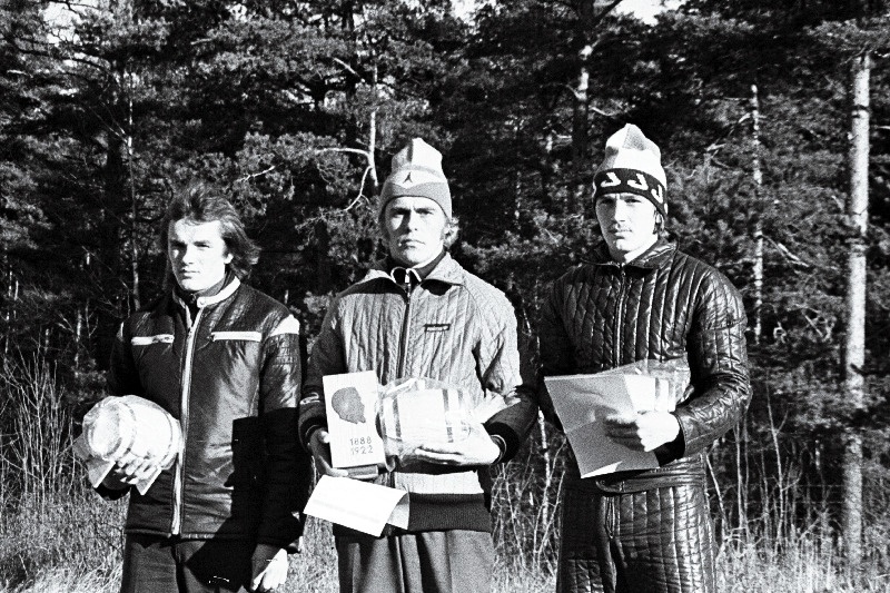 Ümber Ülemiste järve toimunud jooksu võitjad Aadu Schmidt, Raimo Kivimäe ja Kaarel Scvhmidt koondise "Eesti Põllumajandustehnika" Kohtla-Järve osakonnast.