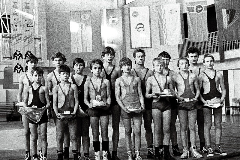 Spordilehe ja Tallinna Spordiinternaatkooli auhindadele toimunud klassikalise maadluse VII noortevõistluste võitjad.