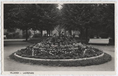 fotopostkaart, Viljandi, Lastepark, ümar lillepeenar, u 1938, foto M. Teng?  duplicate photo