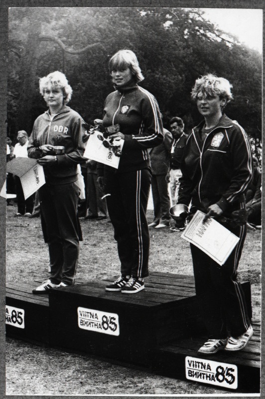 Allveeorienteerumise võistluste Viitna 85 võitjad (vasakult) Martina Ocik Saksa DV-st, Aini Leik Eestist, Dana Chylova Tšehhoslovakkia SV-st.