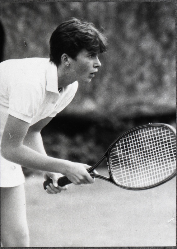 Eesti NSV meistrivõistlustel tennises mängib Kaja Kõnd.