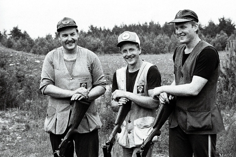 NSV Liidu meeskondlikel meistrivõistlustel jahilaskmises kuldmedali võitnud (vasakult) Heikki Jaansalu, Urmas Saaliste ja Arno Kull.