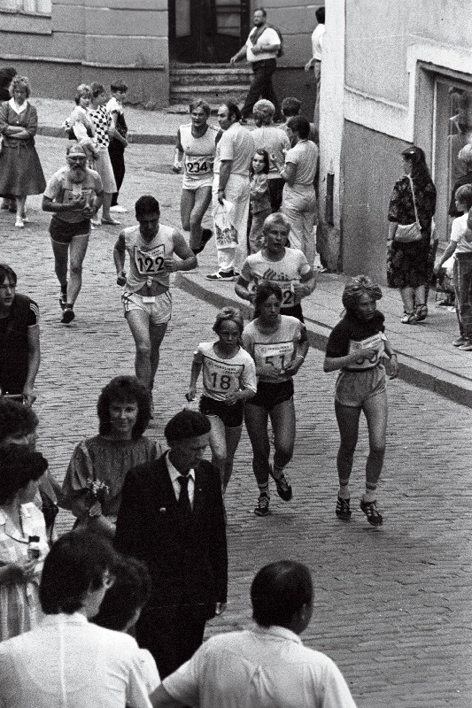 Vanalinna päevadel toimunud suvejooks läbi vanalinna.