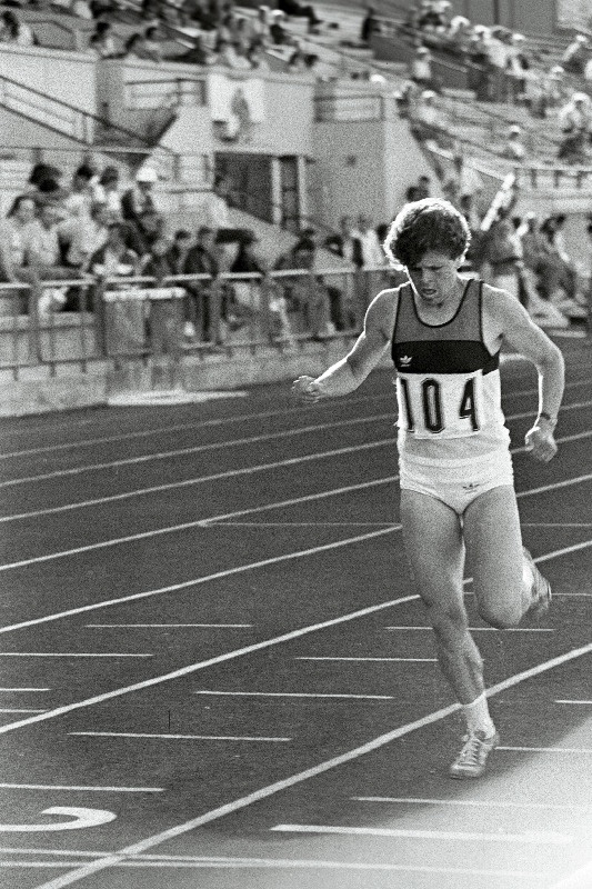 Erich Veetõusme 26. Mälestusvõistlustel 3000 m jooksus kolmandale kohale tulnud Sirje Eichelmann.