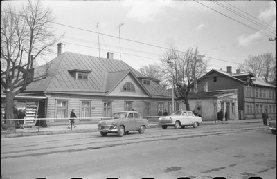 Narva mnt - view of Kreutzwald Street crossing.  similar photo