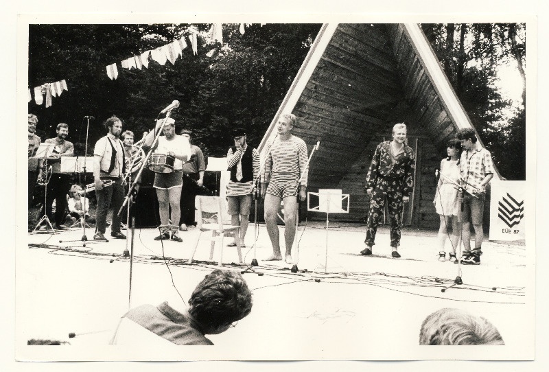 EÜE-87 Festival Varblas III. Esineb Abruka rühm