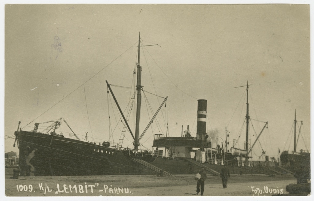 Fotopostkaart. Kaubaaurik "Lembit" Pärnu sadamas