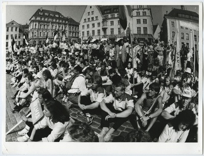 EÜE-88 töösuve avamine Tallinnas Raekoja platsil  duplicate photo