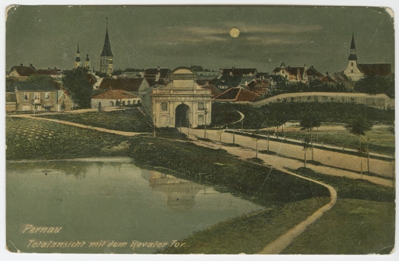 Postkaart. Pärnu. Vaade Tallinna väravale ja Vallikraavile kuuvalguses