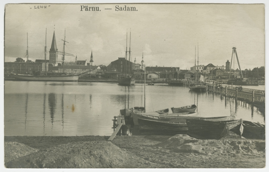 Postkaart. Vaade Pärnu linnale, sadamale ja sillale üle jõe