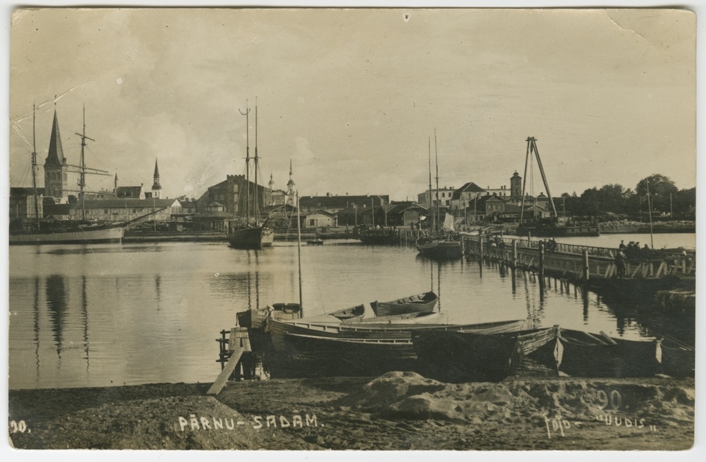 Fotopostkaart. Vaade Pärnu linnale ja sadamale