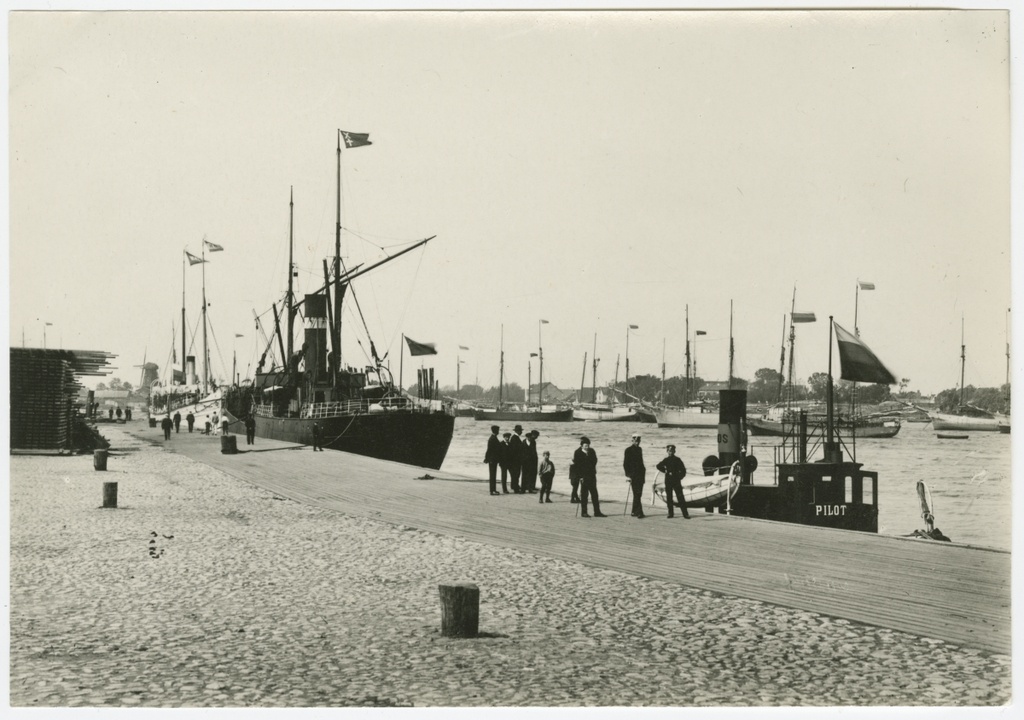 Foto. Laevad Pärnu sadamas