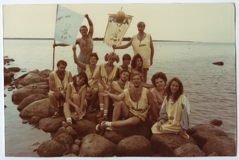 EÜE-87, EÜE-88 rühmade grupipildid. Taebla rühm