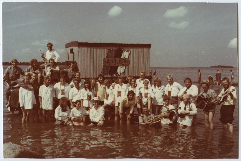 EÜE-87, EÜE-88 rühmade grupipildid. Abruka rühm