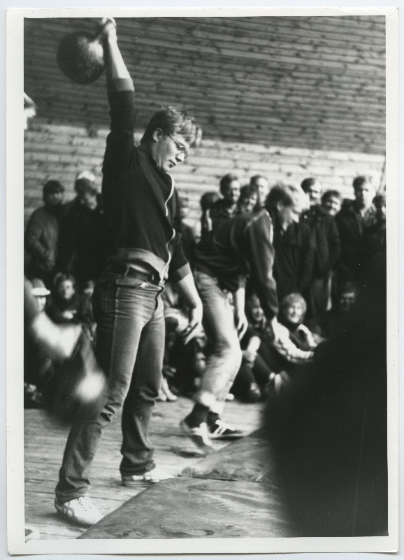 EÜE-85 Viru regiooni kokkutulek Mustjärvel I. Sangpommi tõstmine