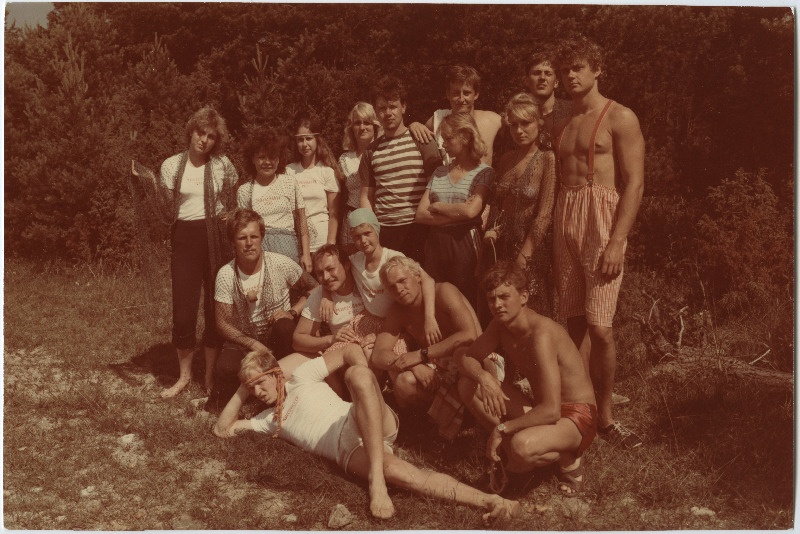 EÜE-87, EÜE-88 rühmade grupipildid. Kuressaare rühm