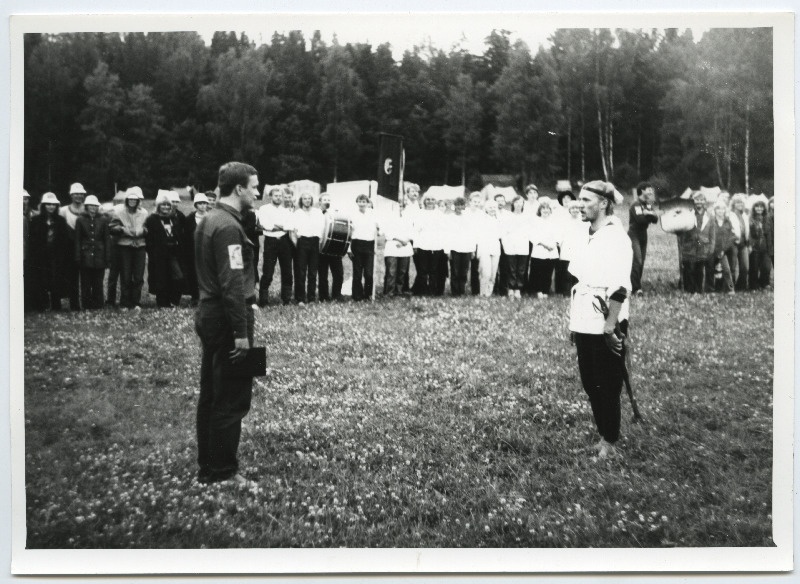 EÜE-85 Viru regiooni kokkutulek Mustjärvel III. Raporteerib Piibe rühma komandör Eduard Jartsev