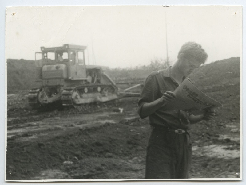EÜE ehitamas -fotod erinevatest aastatest I. Antoni rühmas