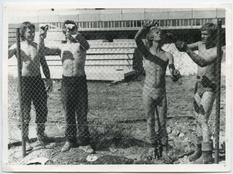 EÜE ehitamas -fotod erinevatest aastatest I