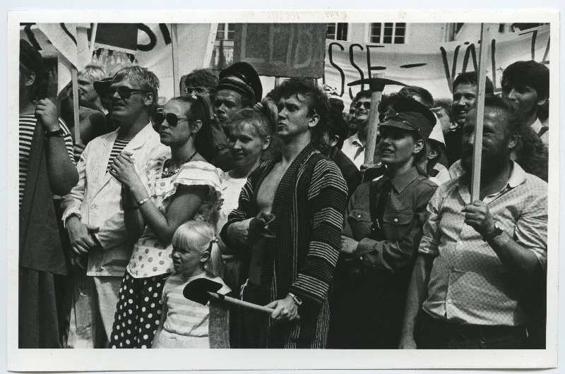 EÜE-89 töösuve avapidu Tallinnas Raekoja platsil