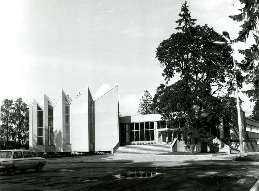 Põdrangu keskusehoone, eestvaade. Arhitekt Maara Metsal