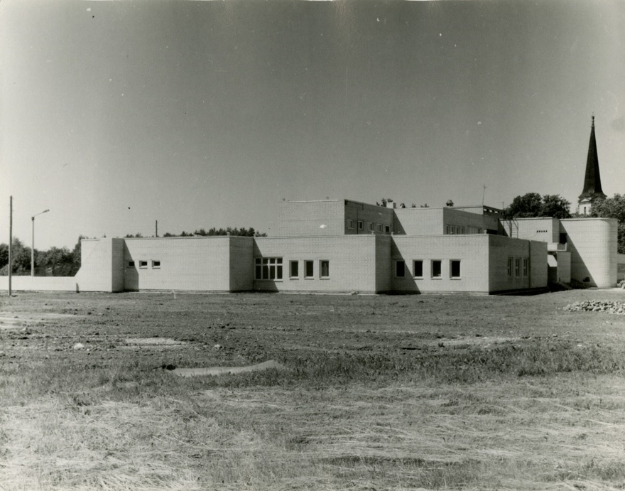 Keskusehoone Lääne-Nigulas. Arhitekt Riina Tahk