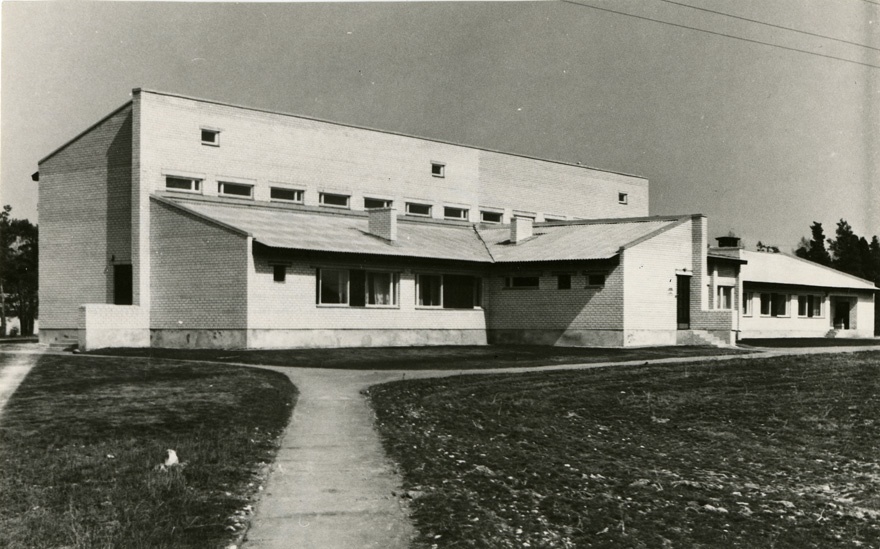 Linnamäe keskusehoone, vaadehoonele tagant. Arhitekt Hindrek Piiber